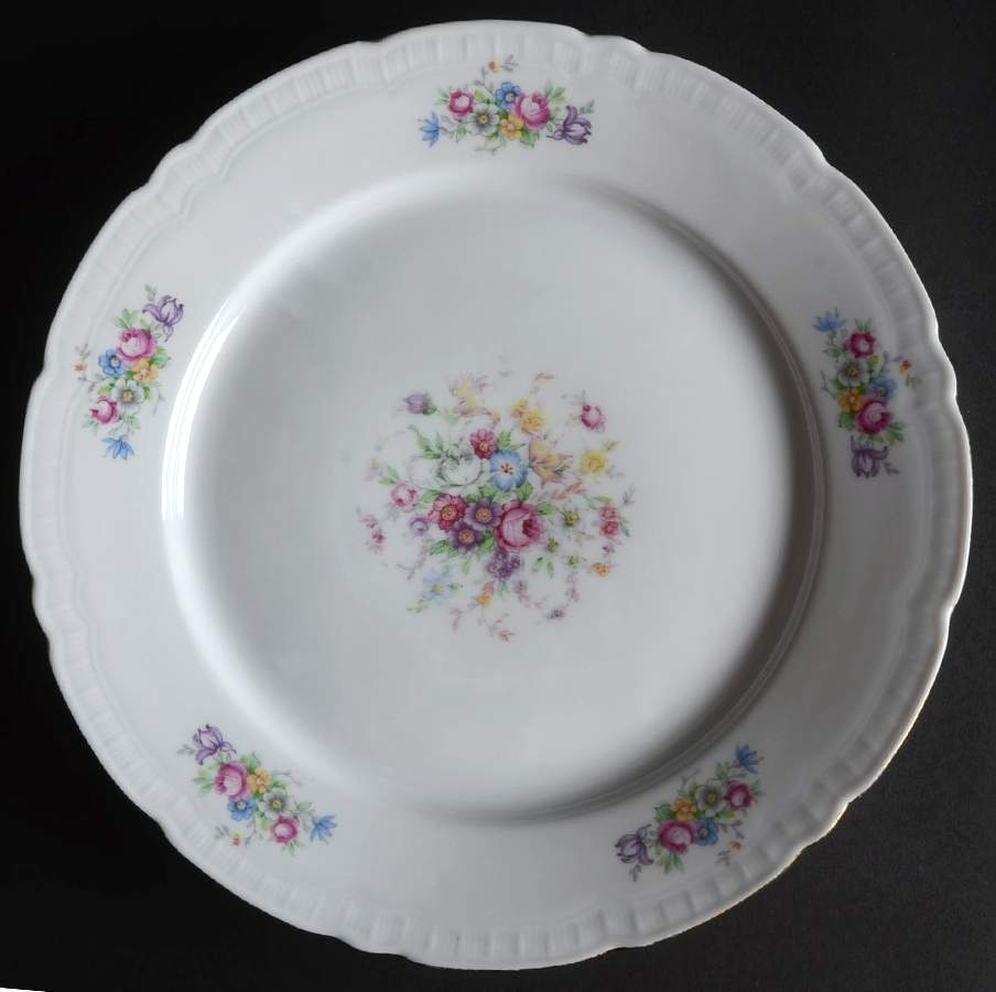 Bouquet (Small Floral, Ribbed Edge) Dinner Plate by Bohemia Ceramic Works-1