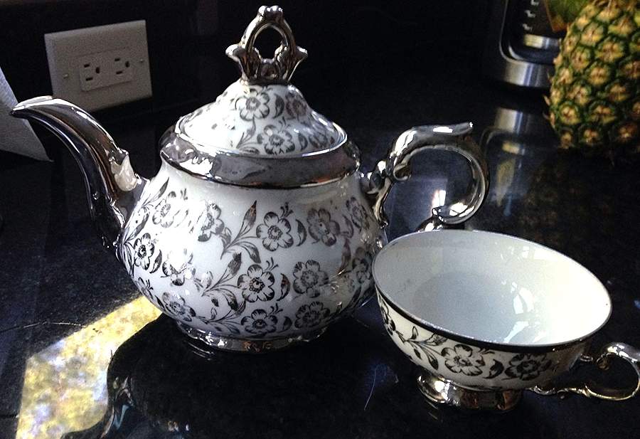 BAV508 Teapot & Lid by Bavaria-1