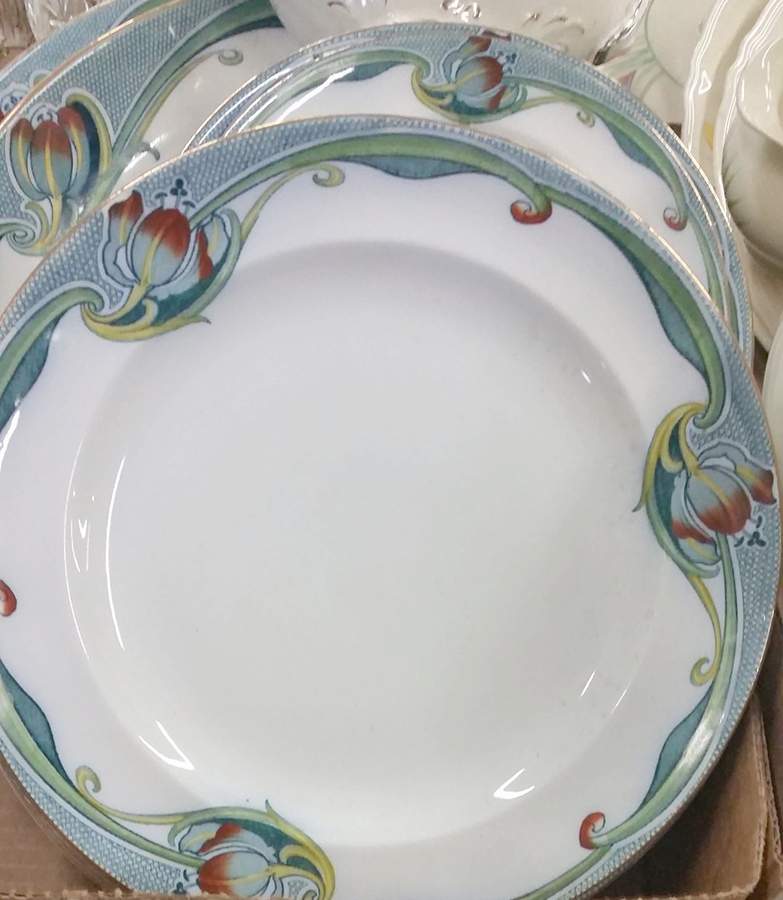Tulipe Dinner Plate by Burgess & Leigh-1