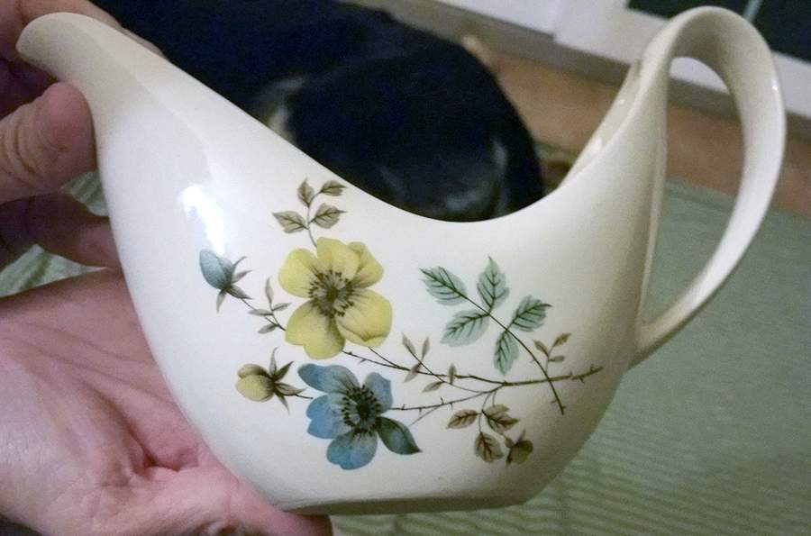 BCH37 Gravy Boat by Boch-1