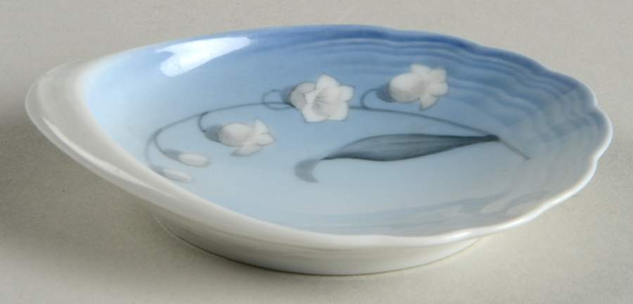 57 Shell Shaped Dish by Bing & Grondahl-1