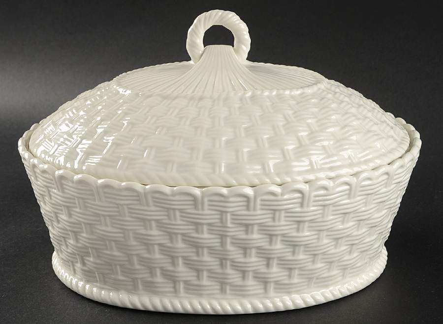 Everyday 2 Quart Oval Covered Casserole by Belleek Pottery (Ireland)-1