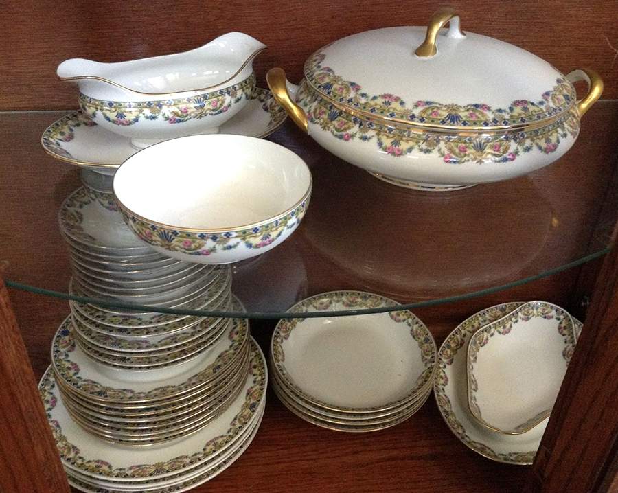 Carmen Round Covered Vegetable by Jean Boyer (Limoges)-1