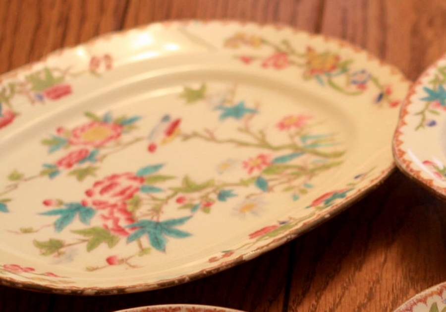 Cuckoo (Scalloped, White, Globe Backstamp) 11" Oval Serving Platter by Minton-1