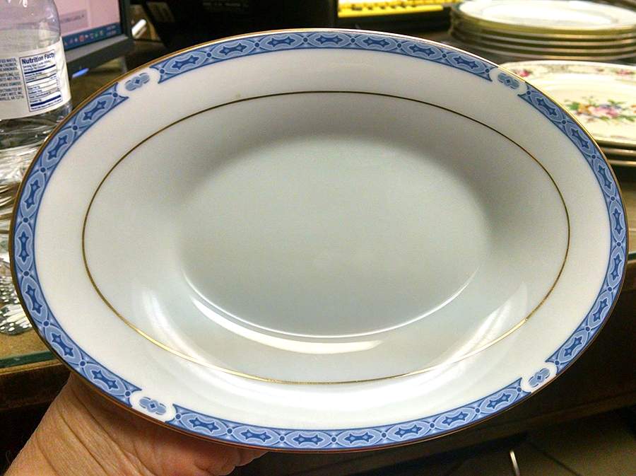 Blenheim 11" Oval Serving Platter by Boots Company-1