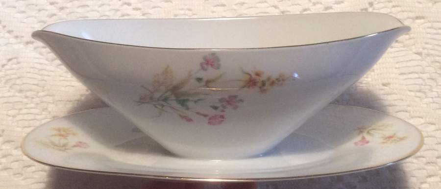 2074 Gravy Boat with Attached Underplate by Bavaria-1