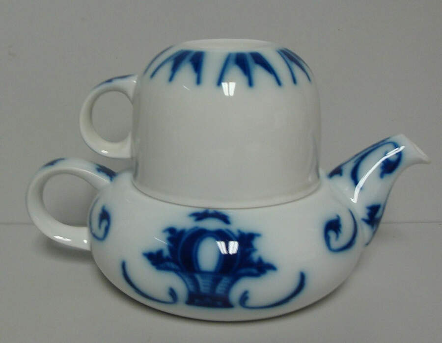 653 Individual Teapot & Lid with Cup by Bing & Grondahl-1