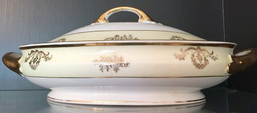 BLK186 Oval Covered Vegetable by Black Knight-1