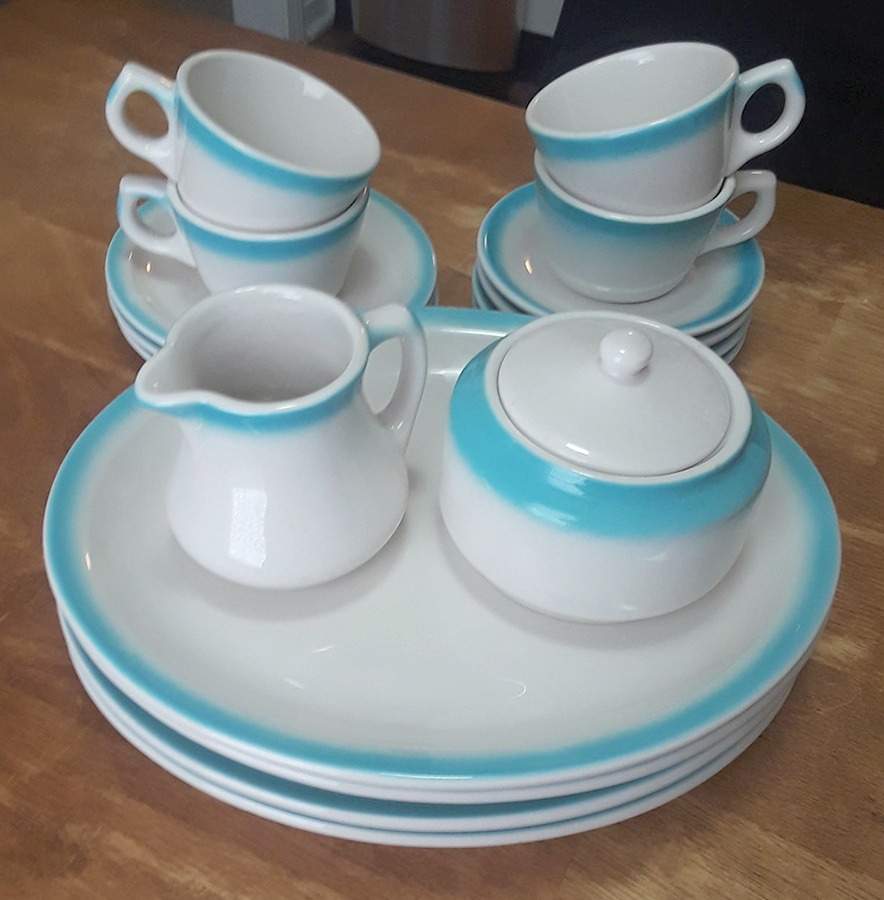 BUF188 Sugar Bowl & Lid by Buffalo Pottery-1