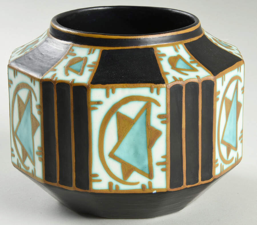 D1126N 5" Vase by Boch-1