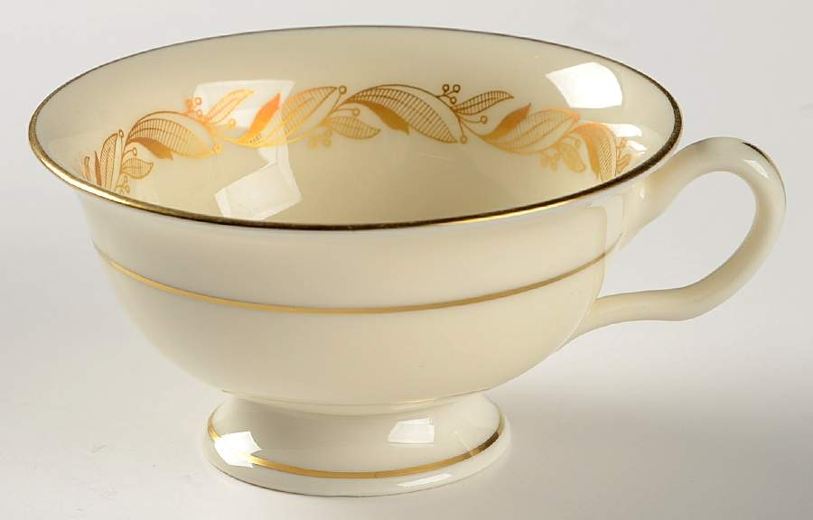 Carlton Footed Cup by Castleton (USA)-1