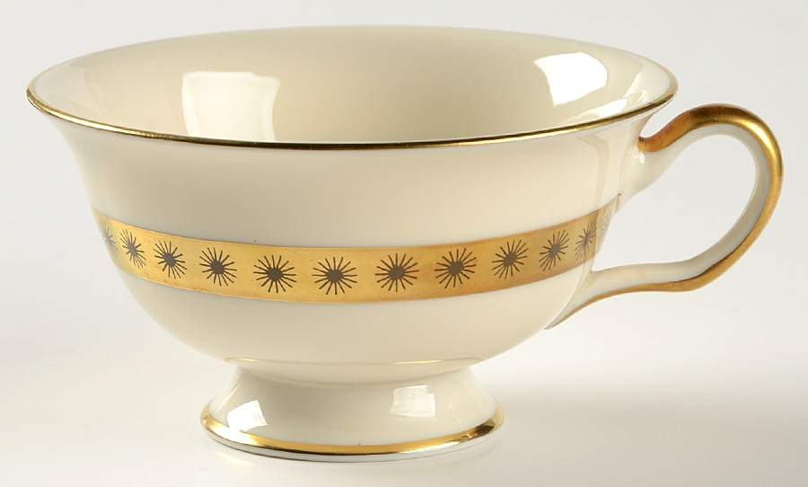 Golden Classic Footed Cup by Castleton (USA)-1