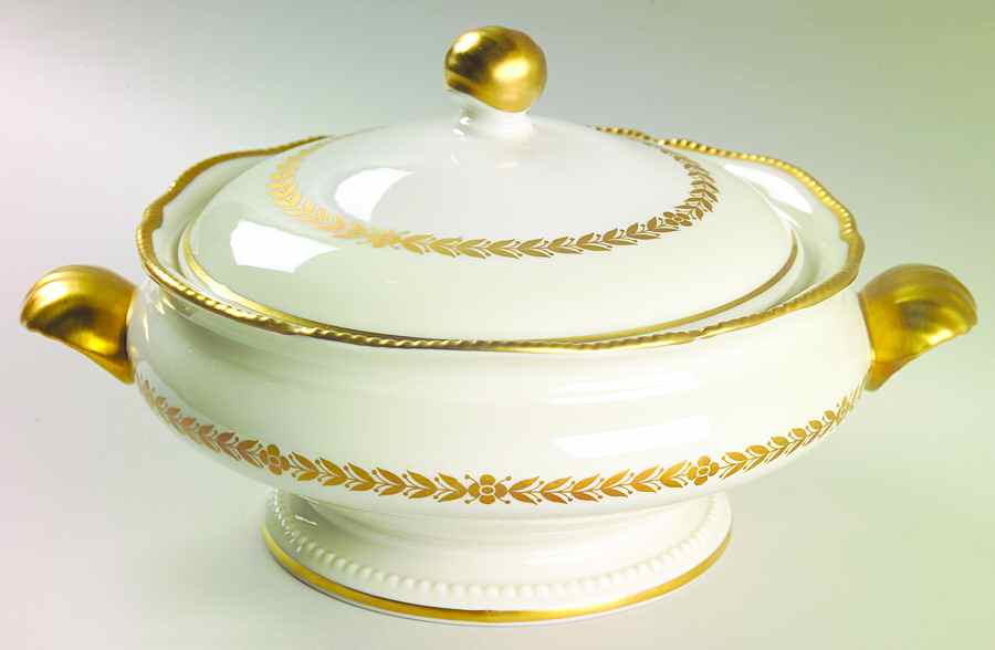 Laurel Round Covered Vegetable by Castleton (USA)-1