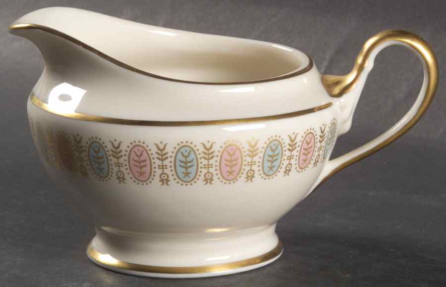 Lavalliere Creamer by Castleton (USA)-1