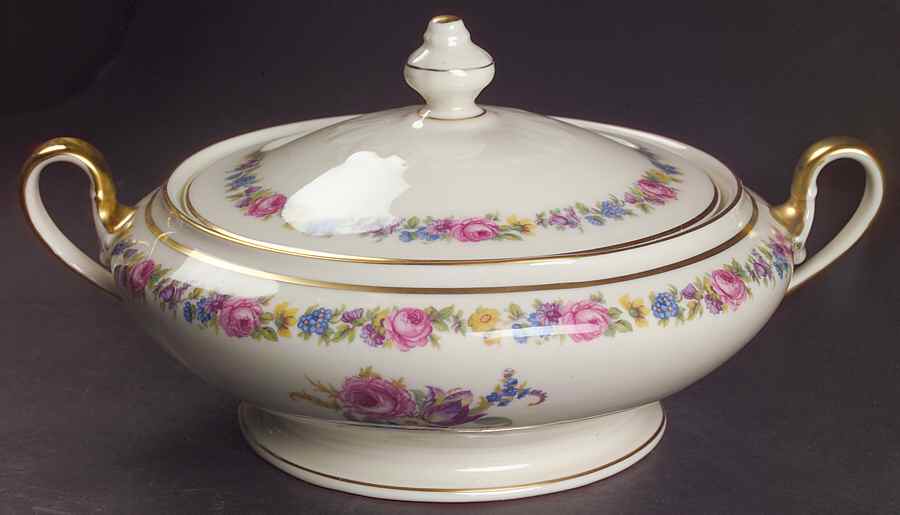 Manor Round Covered Vegetable by Castleton (USA)-1