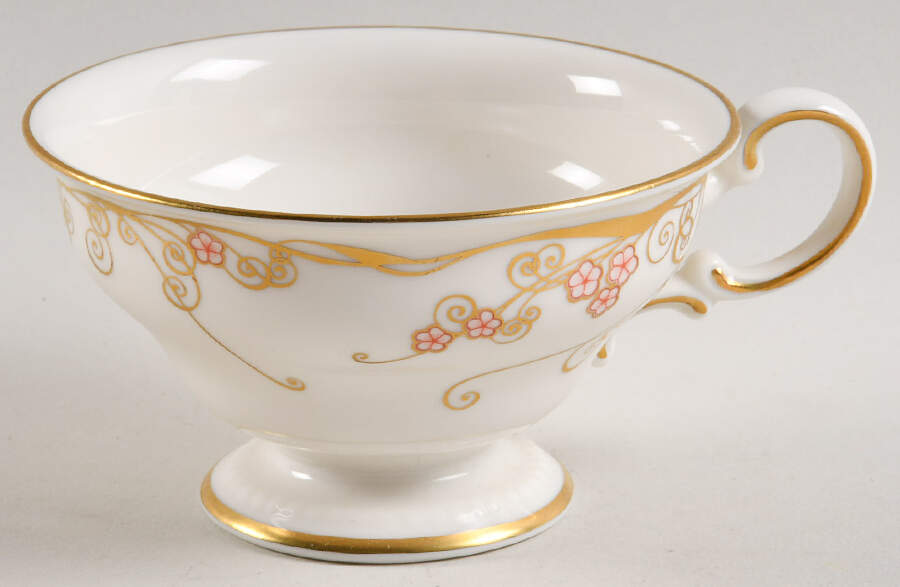 Nouvelle Footed Cup by Castleton (USA)-1