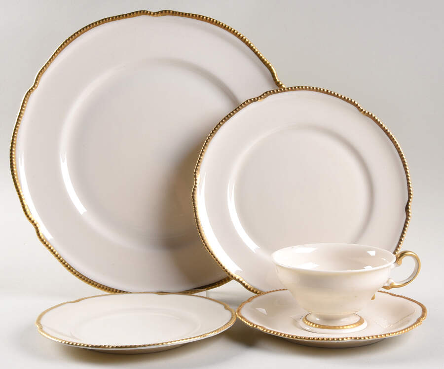 Sovereign 40 Piece Estate Set by Castleton (USA)-1
