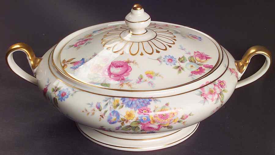 Sunnybrooke Round Covered Vegetable by Castleton (USA)-1