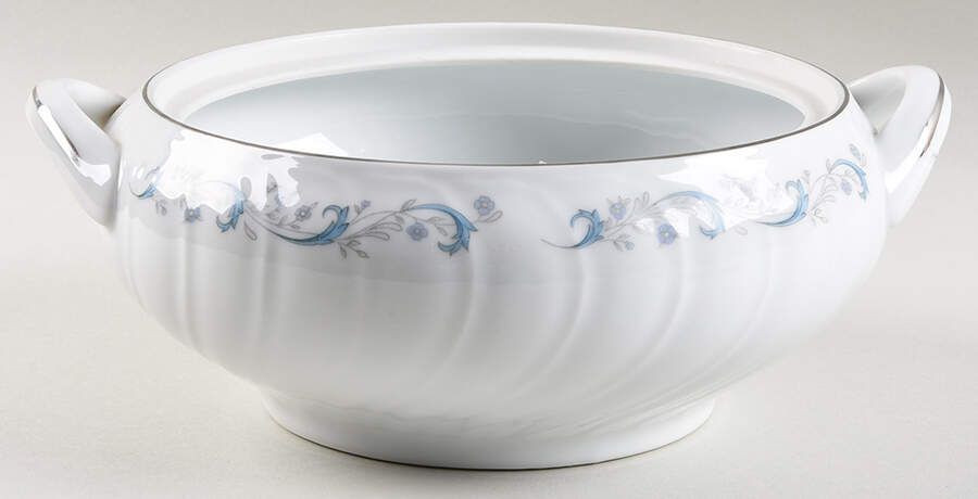 Gracious Lid for Round Vegetable by Camelot-1