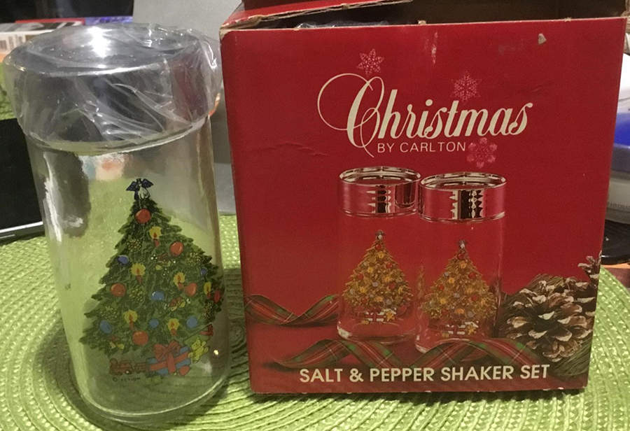 Christmas Plastic Lid for Glassware Salt/Pepper Shaker by Carlton (Japan)-1