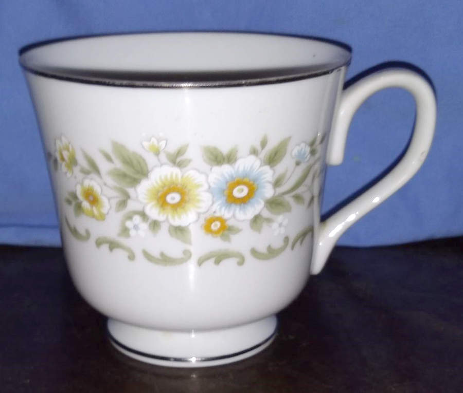 Concerto Footed Cup by Carlton (Japan)-1