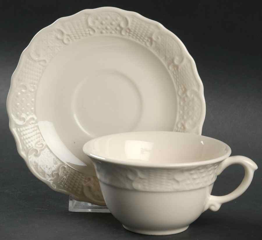 American Traditional Flat Cup & Saucer Set by Canonsburg-1