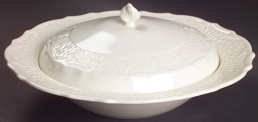 American Traditional Round Covered Vegetable by Canonsburg-1