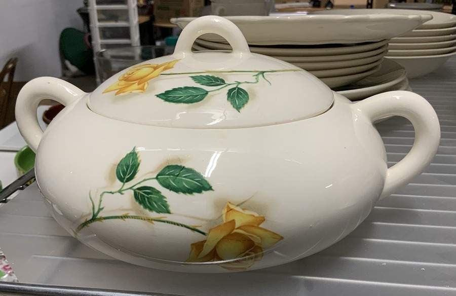CAN23 Round Covered Vegetable by Canonsburg-1