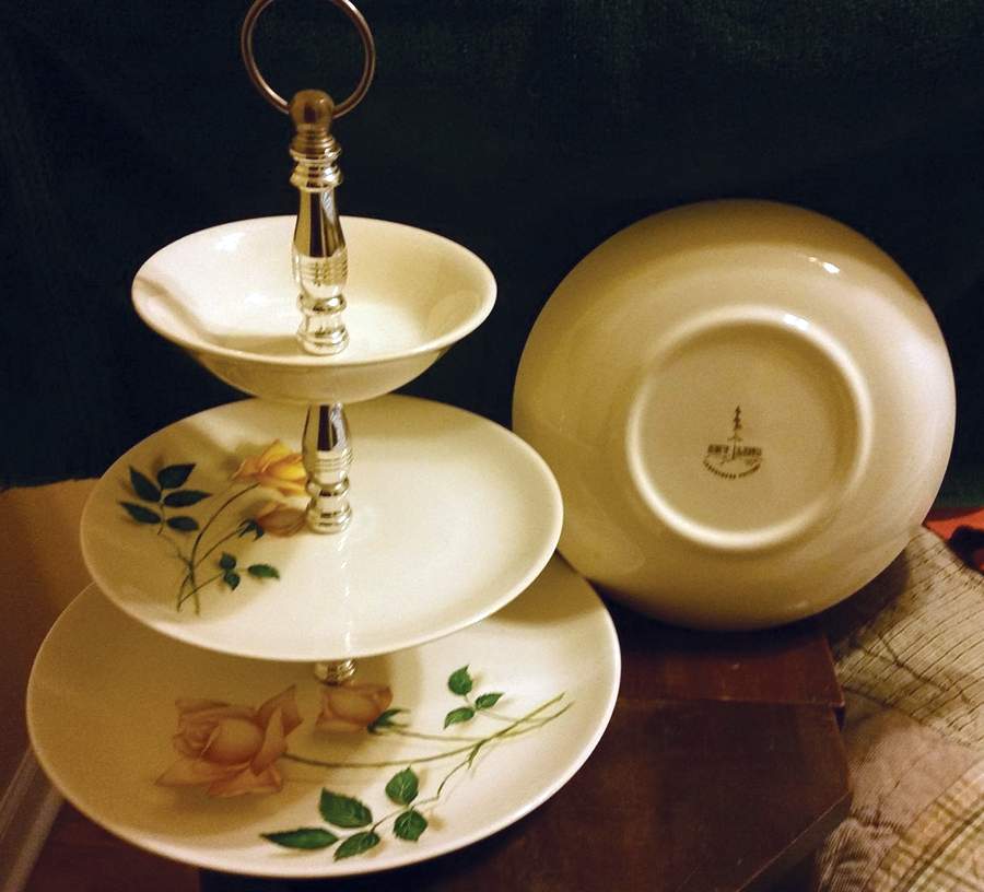 CAN23 3-Tiered Serving Tray (DP, SP, FR) by Canonsburg-1