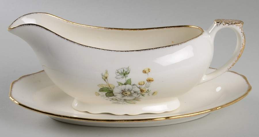 Linda Gravy Boat & Underplate/Relish by Canonsburg-1