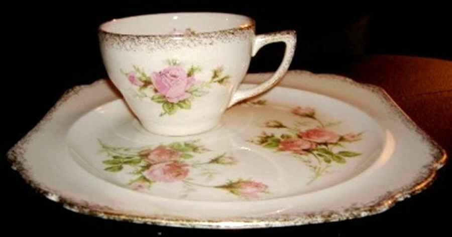 Modern Priscilla Snack Plate & Cup Set by Canonsburg-1