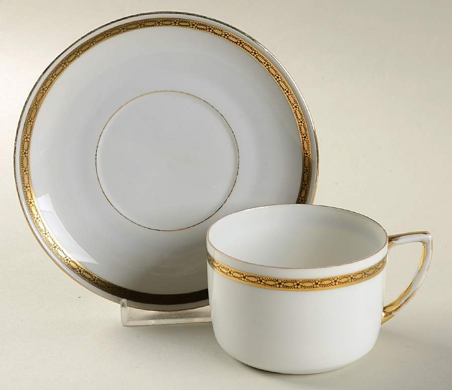 CAR7 Flat Cup & Saucer Set by Carlsbad-1