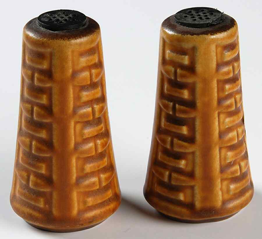 Epsilon Salt & Pepper Set by Ceramano-1