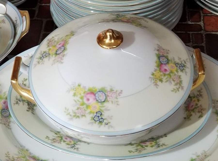 CEB11 Round Covered Vegetable by Celebrate-1