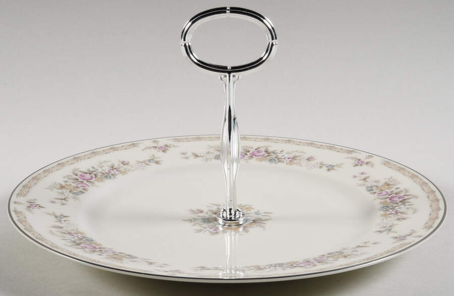 Elizabeth Round Serving Plate with Center Handle (Dp) Hc by Celebrity-1