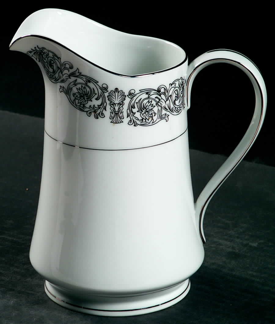 Matador 28 Oz Pitcher by Celebrity-1