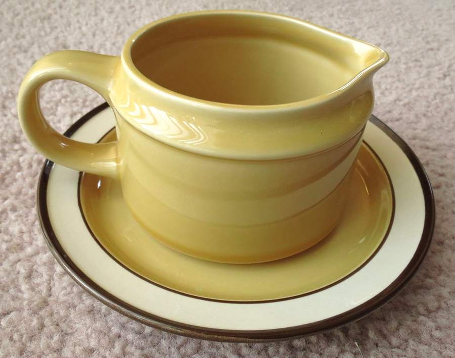 Sandlewood Gravy Boat & Underplate by Celebrity-1