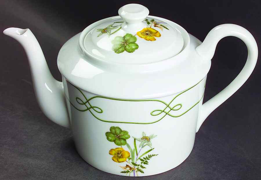 Edelweiss Teapot & Lid by Ceralene-1