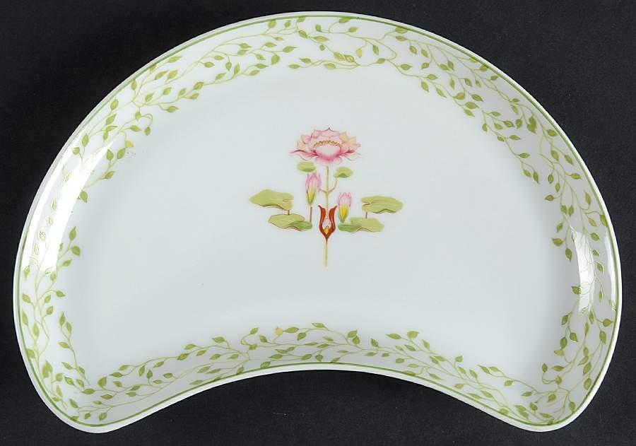 Fleur D' Eau Crescent Salad Plate by Ceralene-1