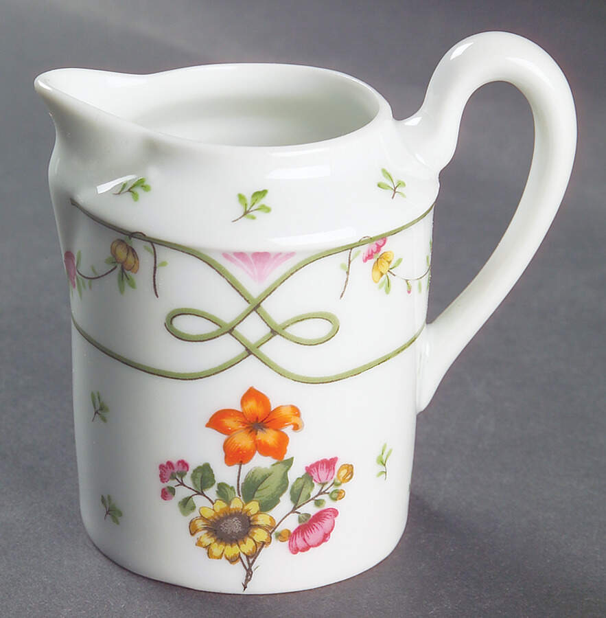 Guirlandes Creamer by Ceralene-1