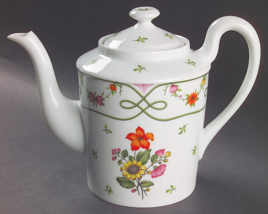Guirlandes Coffee Pot & Lid by Ceralene-1