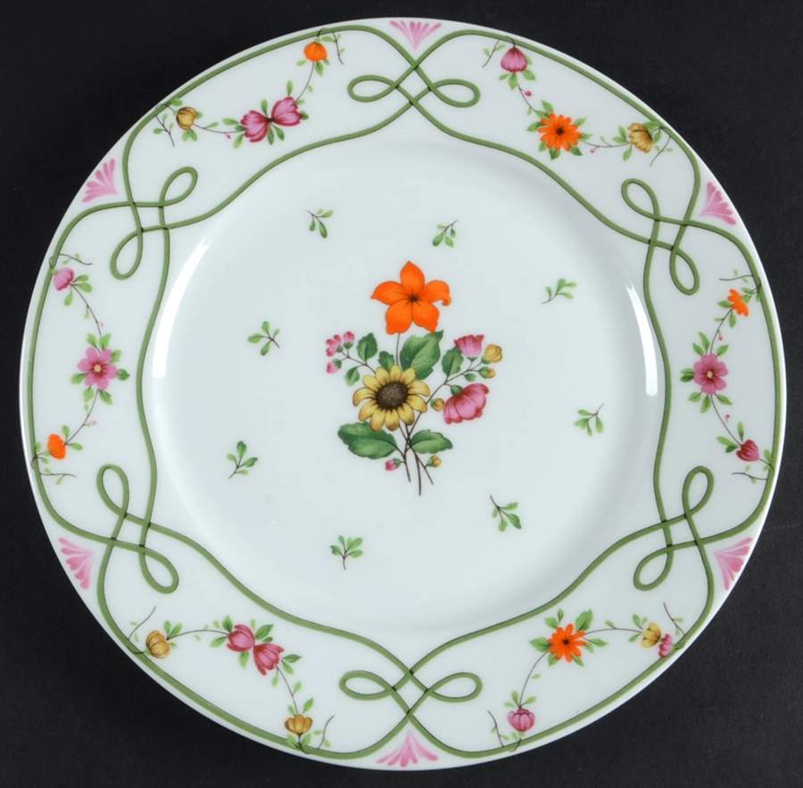 Guirlandes Dinner Plate by Ceralene-1
