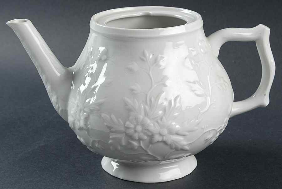 Hawthorn Teapot No Lid by Ceralene-1