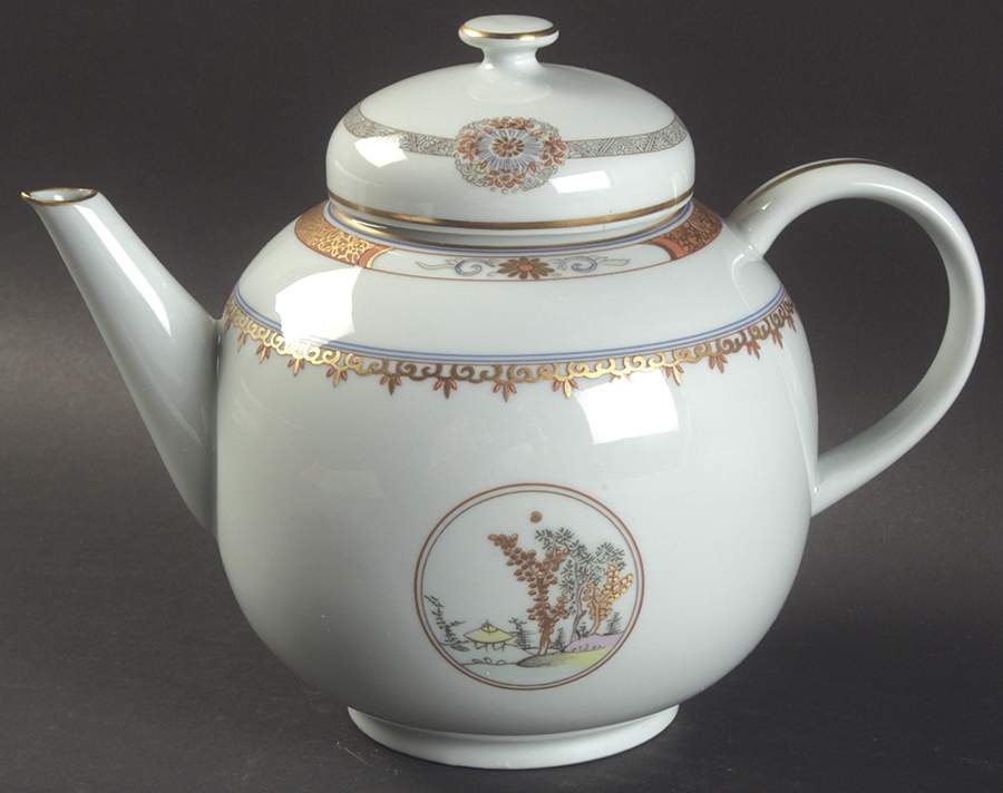 Houqua (Celadon Background) Teapot & Lid by Ceralene-1