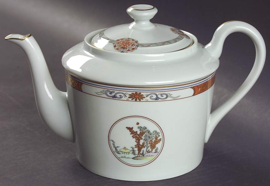 Houqua (Celadon Background) Teapot & Lid by Ceralene-1