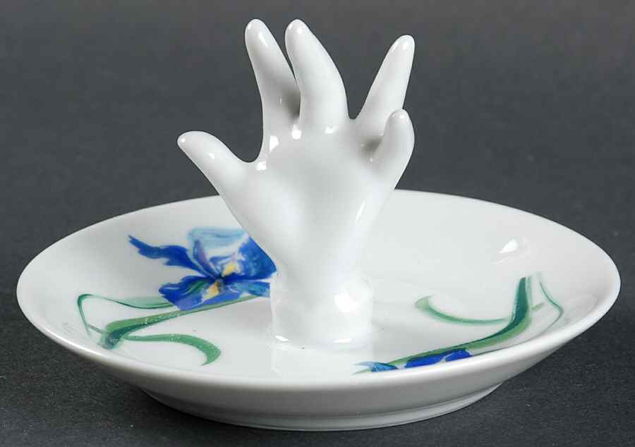 Iris Ring Holder by Ceralene-1