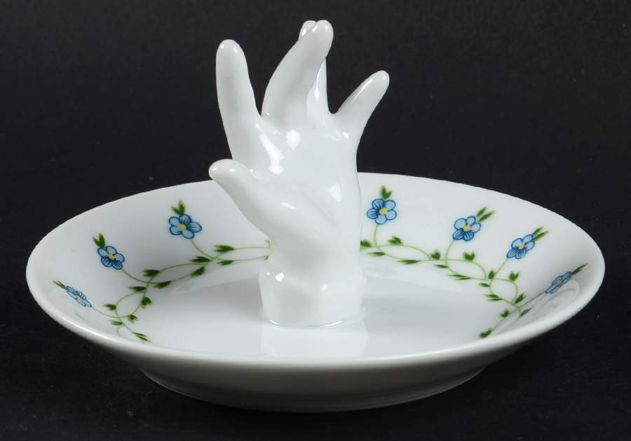 La Fayette Ring Holder by Ceralene-1