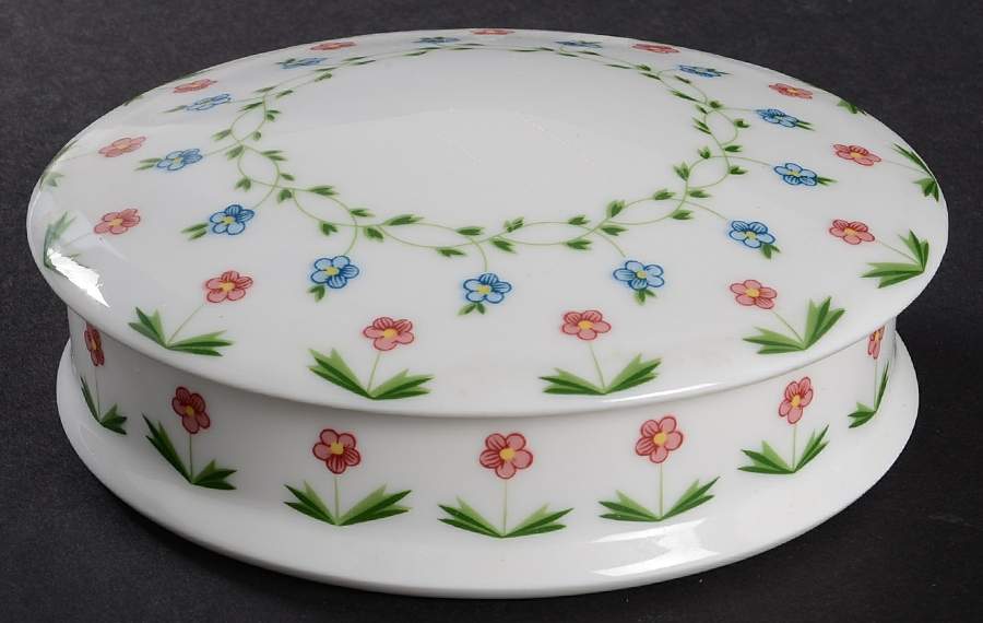 La Fayette Round Box & Lid by Ceralene-1