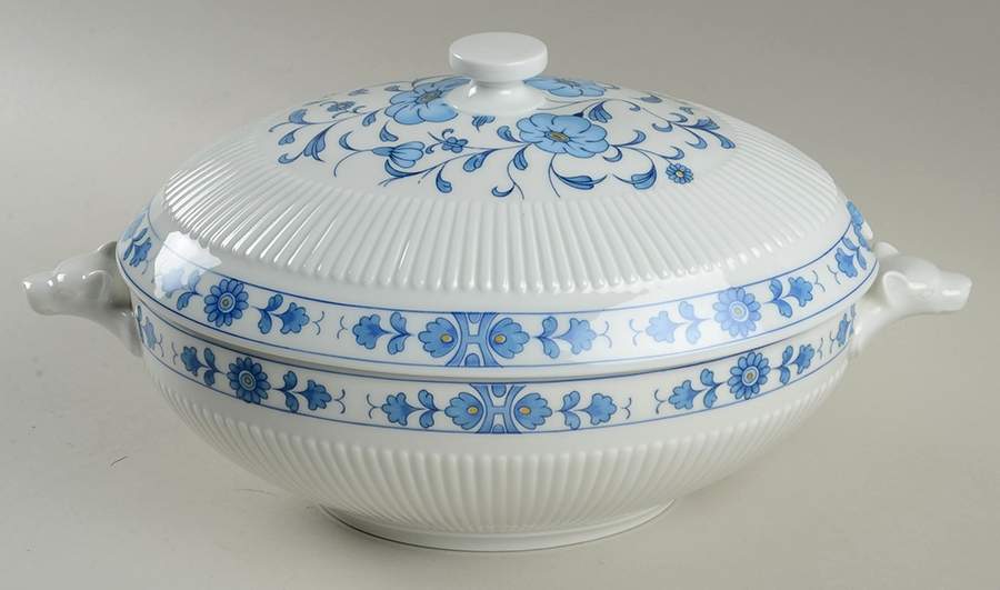 Medicis (Blue) Oval Tureen & Lid by Ceralene-1