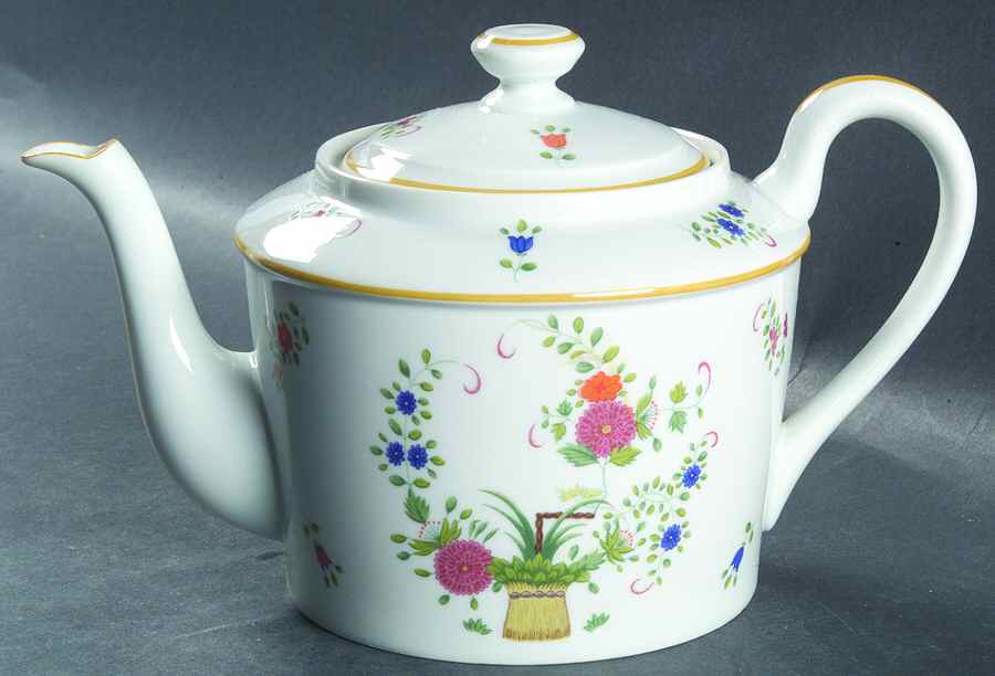 Panier Chinois White Teapot & Lid by Ceralene-1